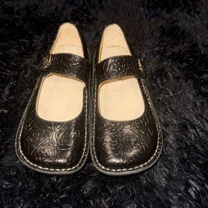 Alegria Paloma Black Leather Floral Embossed Mary Jane Shoe size EU 38 US 8/8.5